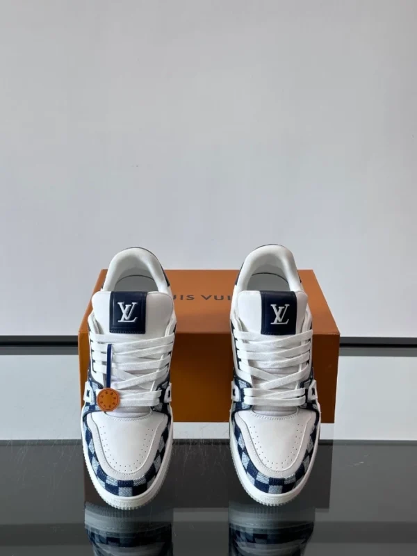 Louis Vuitton Trainer Sneakers In White - LS311