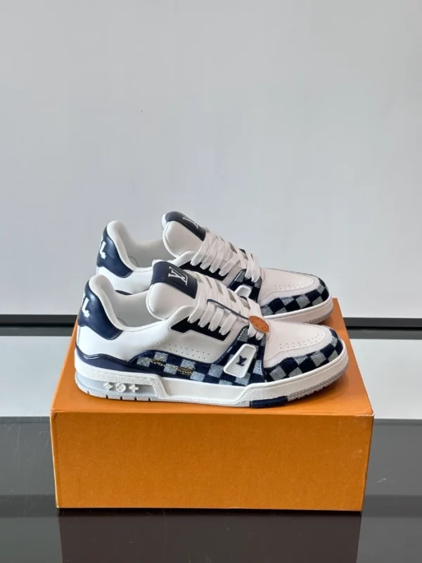 Louis Vuitton Trainer Sneakers In White - LS311