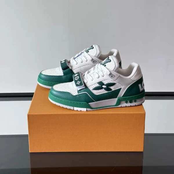Louis Vuitton Trainer Sneaker In Green - LS309