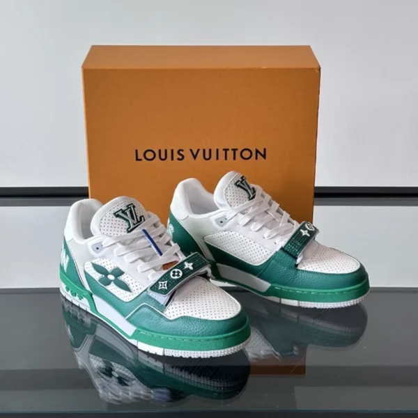 Louis Vuitton Trainer Sneaker In Green - LS309