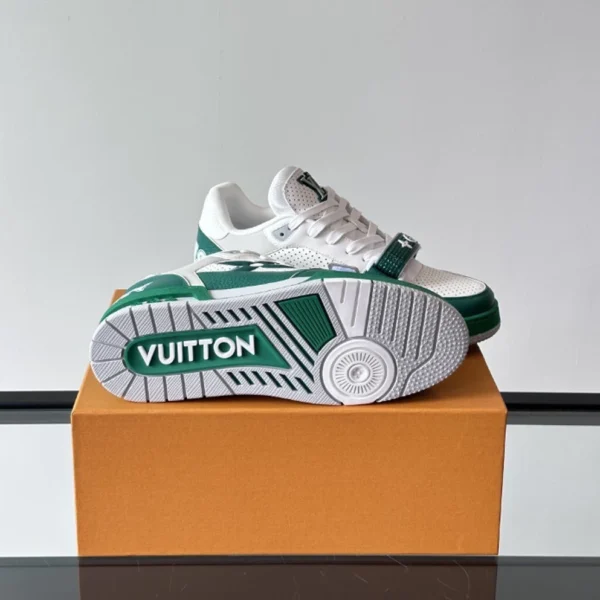 Louis Vuitton Trainer Sneaker In Green - LS309
