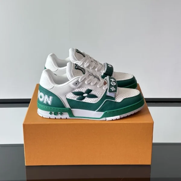 Louis Vuitton Trainer Sneaker In Green - LS309