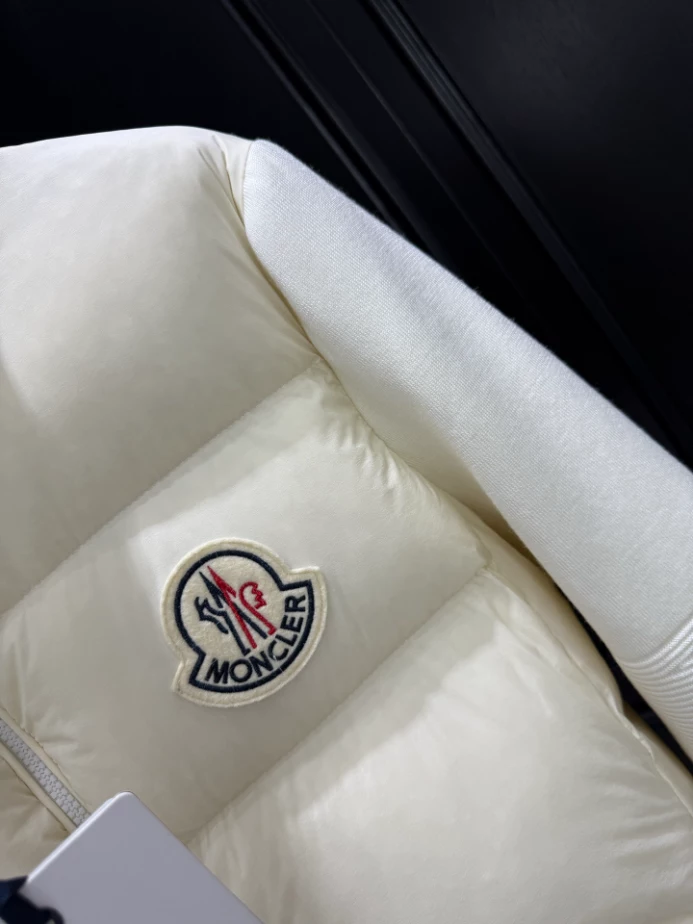 Moncler Down Jacket - MK089