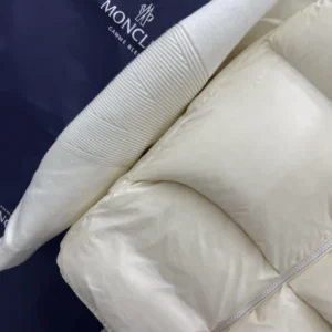 Moncler Down Jacket - MK089