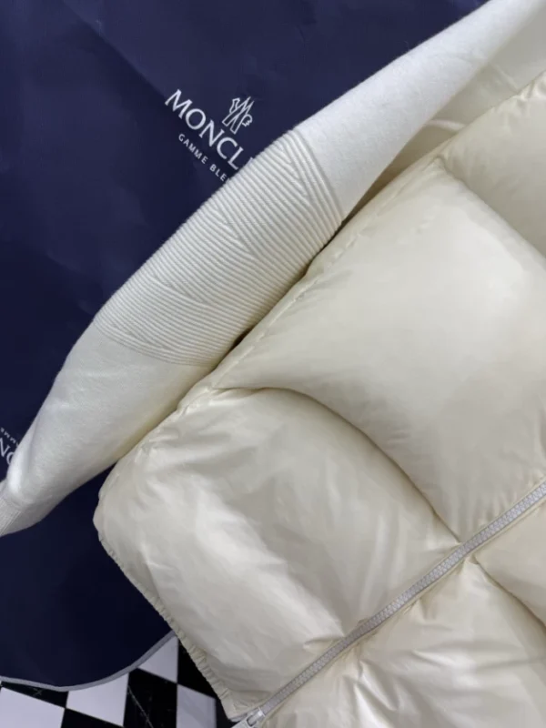 Moncler Down Jacket - MK089