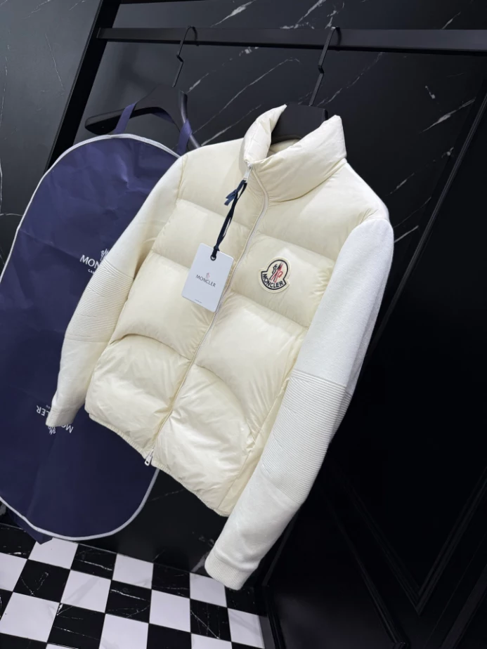 Moncler Down Jacket - MK089