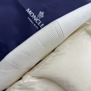 Moncler Down Jacket - MK089