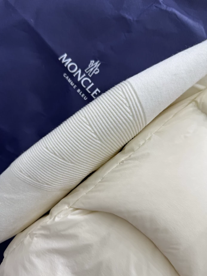 Moncler Down Jacket - MK089