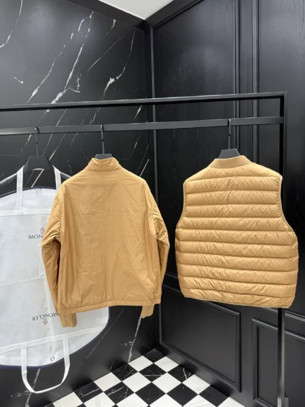 Moncler Jacket - MK090