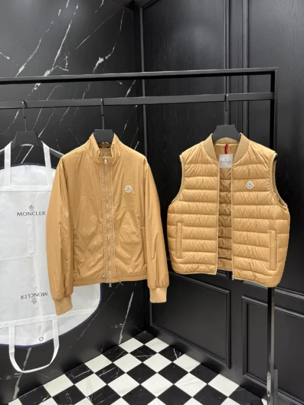 Moncler Jacket - MK090