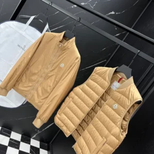 Moncler Jacket - MK090