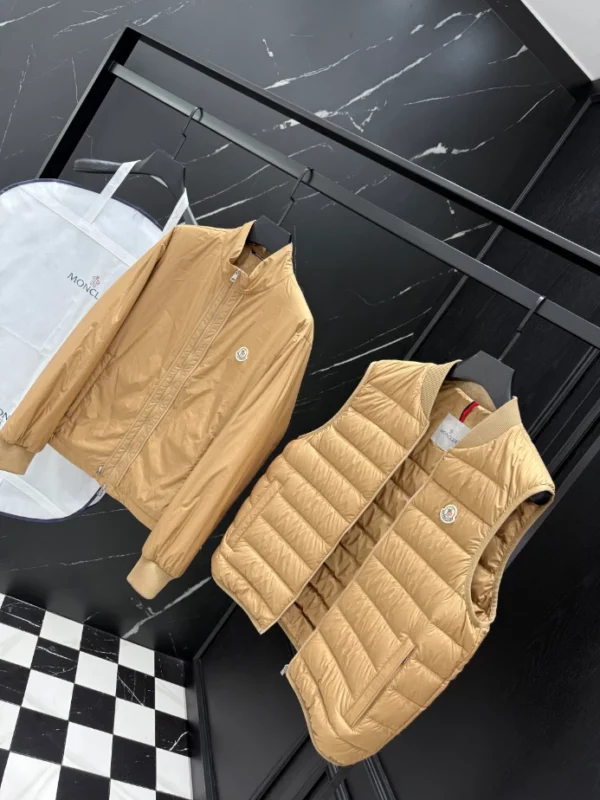 Moncler Jacket - MK090
