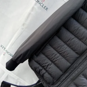 Moncler Jacket - MK091