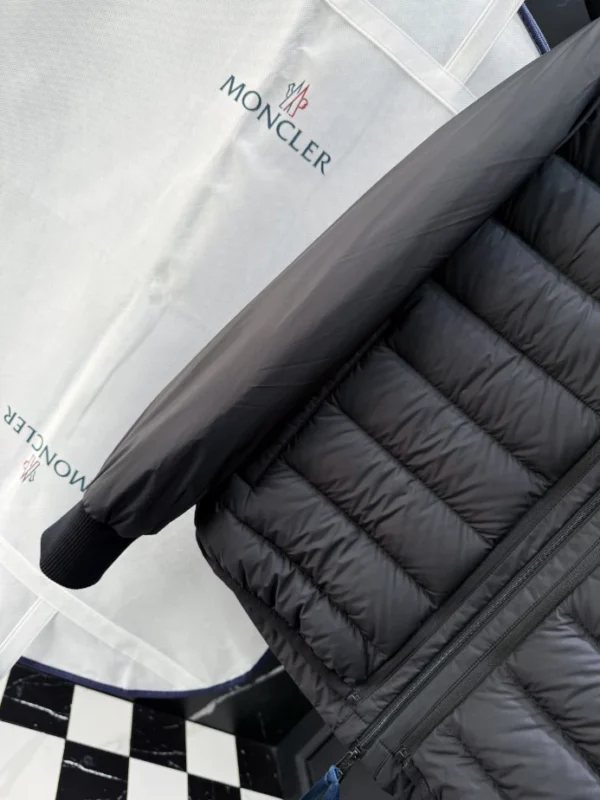 Moncler Jacket - MK091