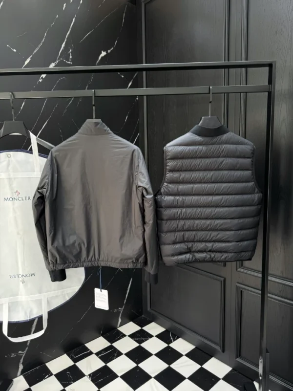 Moncler Jacket - MK091