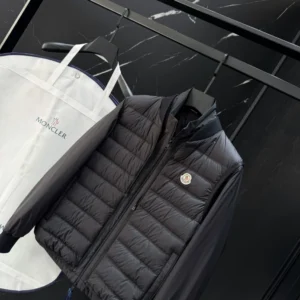 Moncler Jacket - MK091