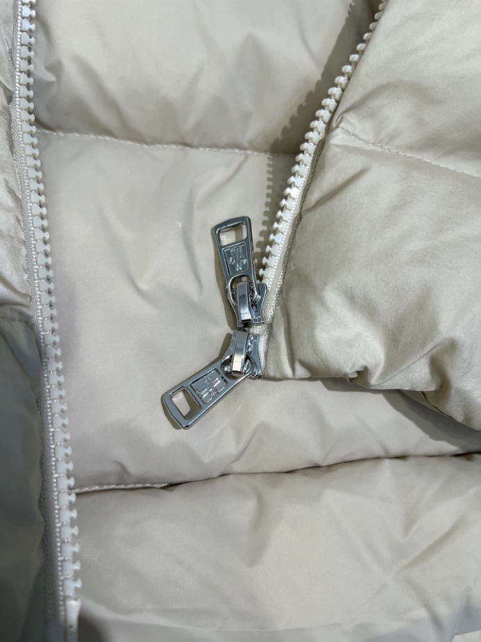 Moncler Jacket - MK092