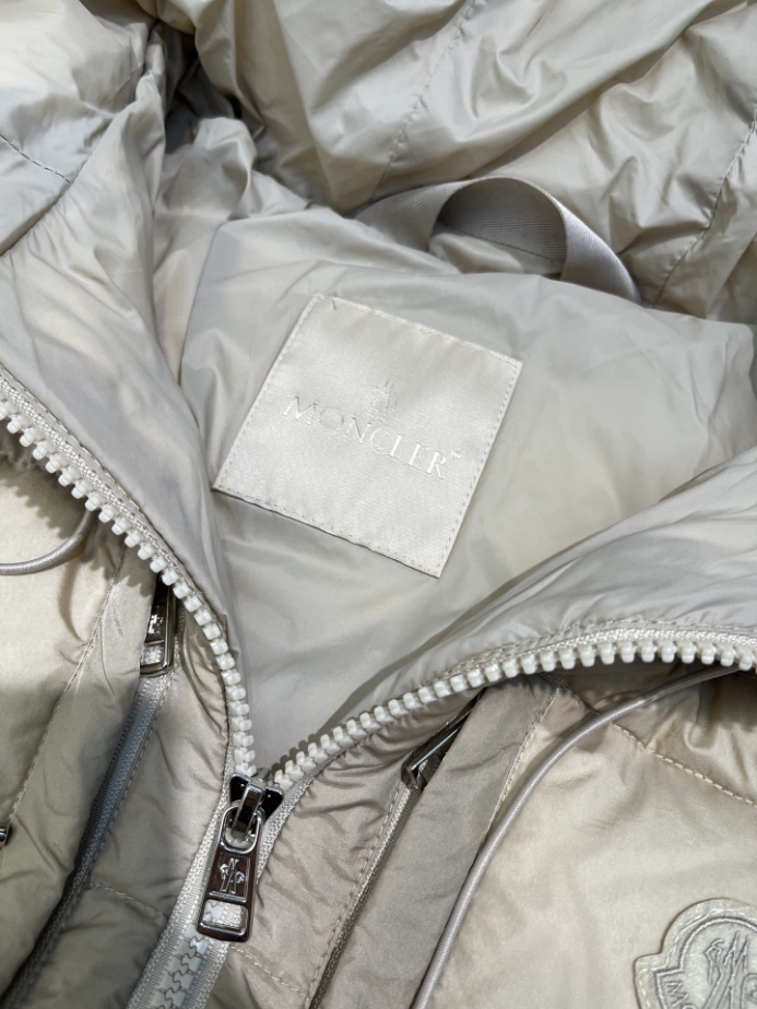 Moncler Jacket - MK092