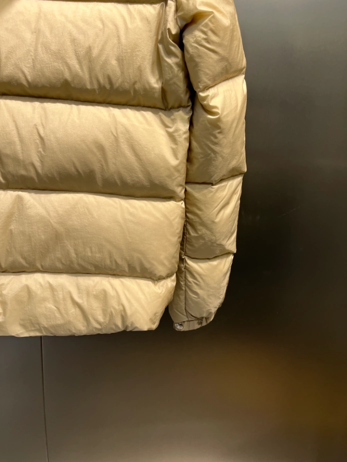 Moncler Jacket - MK092