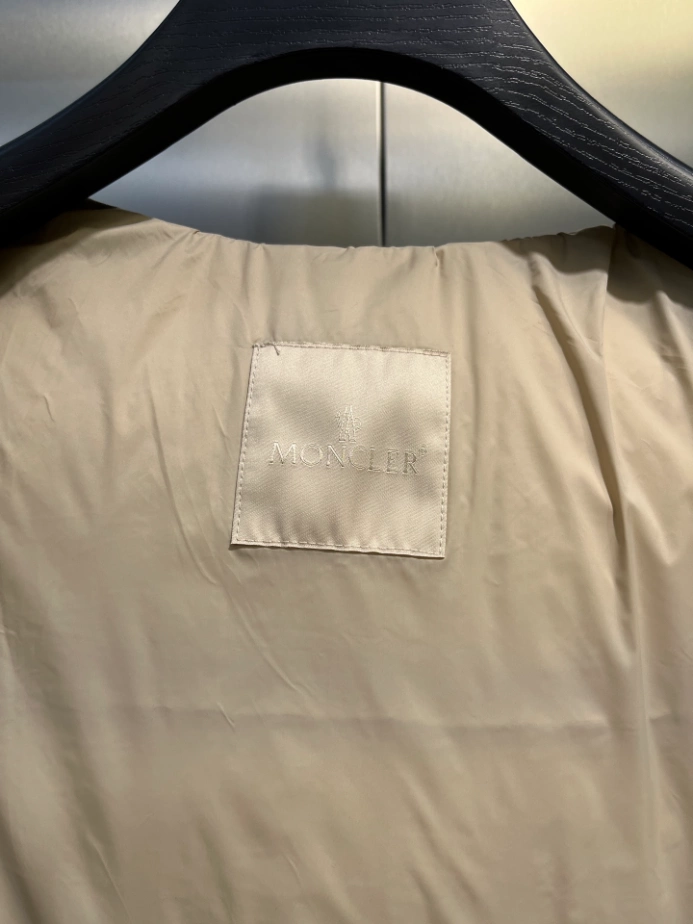 Moncler Jacket - MK092