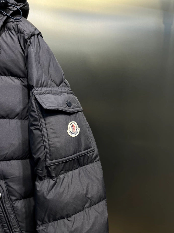 Moncler Jacket - MK093