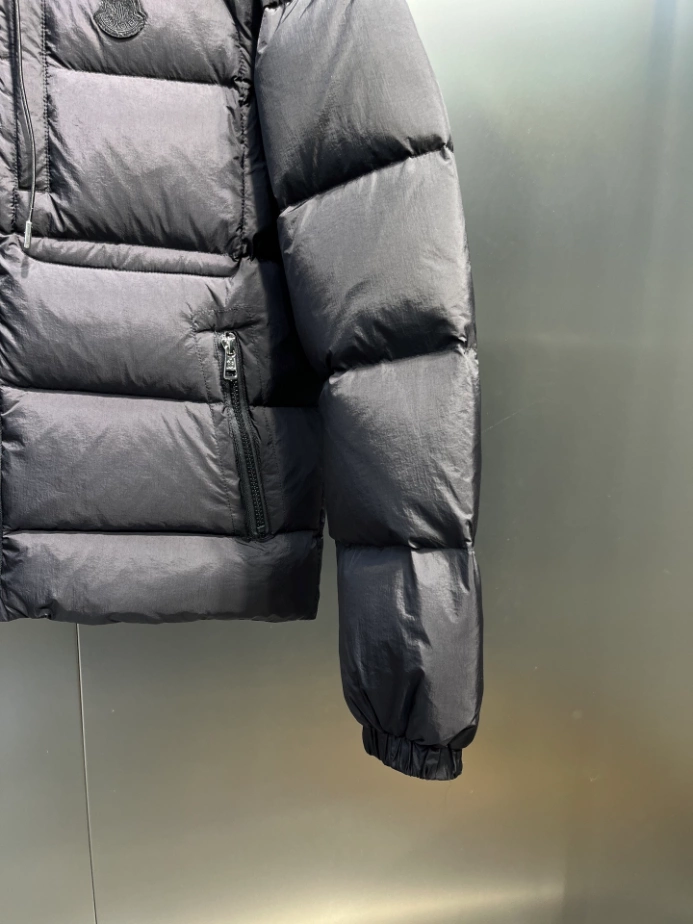 Moncler Jacket - MK093