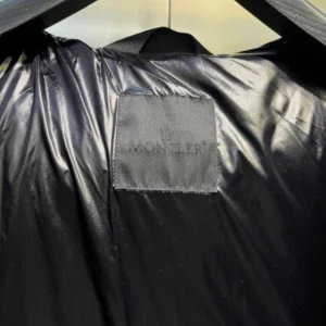 Moncler Jacket - MK093
