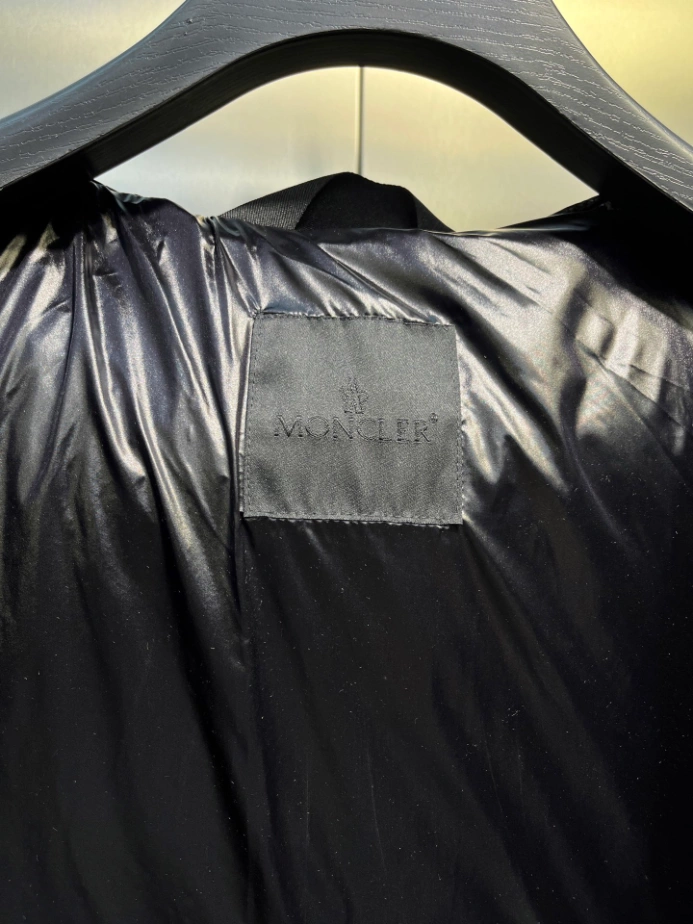 Moncler Jacket - MK093
