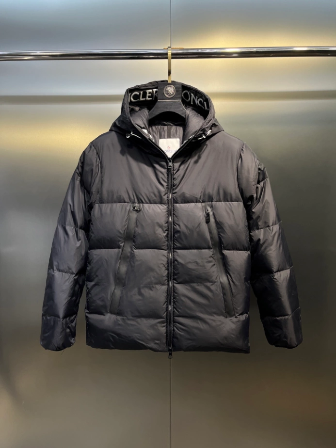 Moncler Jacket - MK095