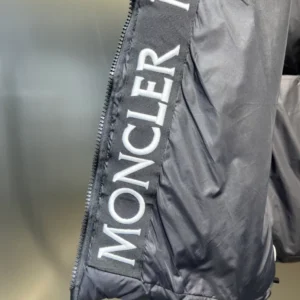 Moncler Jacket - MK095