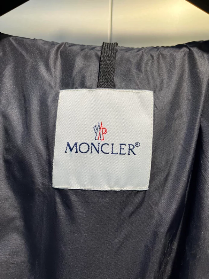 Moncler Jacket - MK095