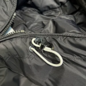 Moncler Jacket - MK095