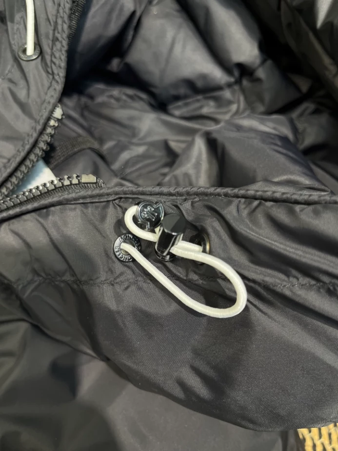Moncler Jacket - MK095