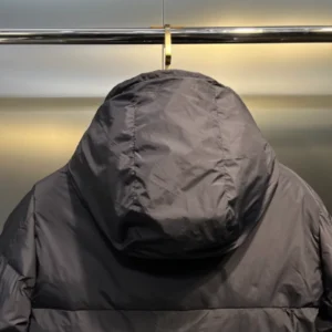 Moncler Jacket - MK095
