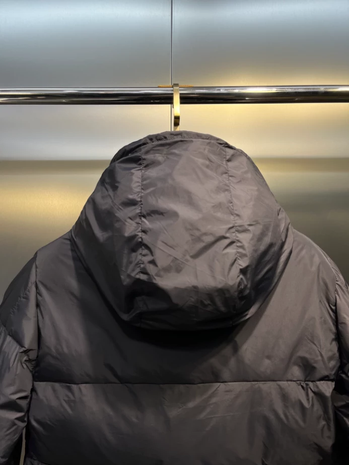 Moncler Jacket - MK095