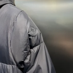Moncler Jacket - MK095