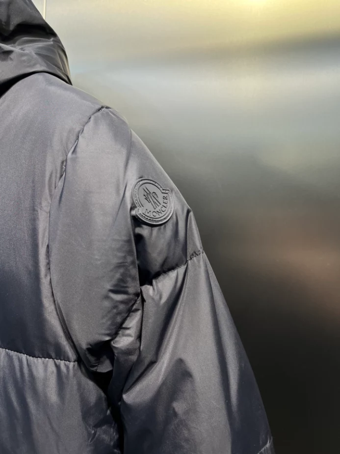 Moncler Jacket - MK095