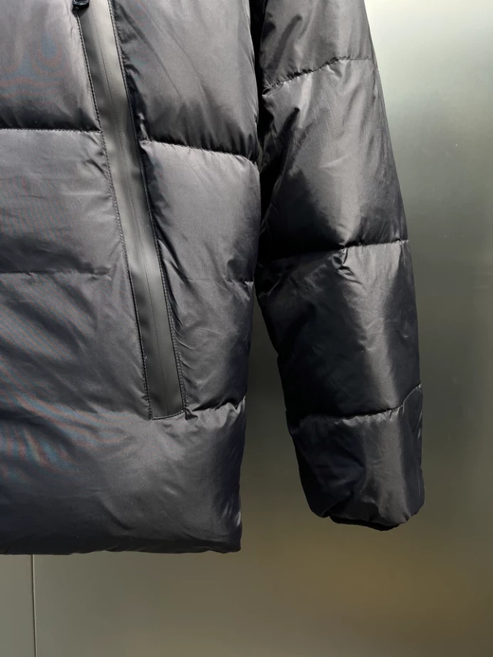 Moncler Jacket - MK095