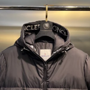 Moncler Jacket - MK095