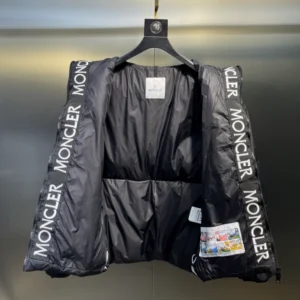 Moncler Jacket - MK095