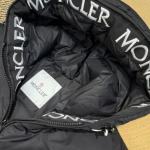 Moncler Jacket - MK095